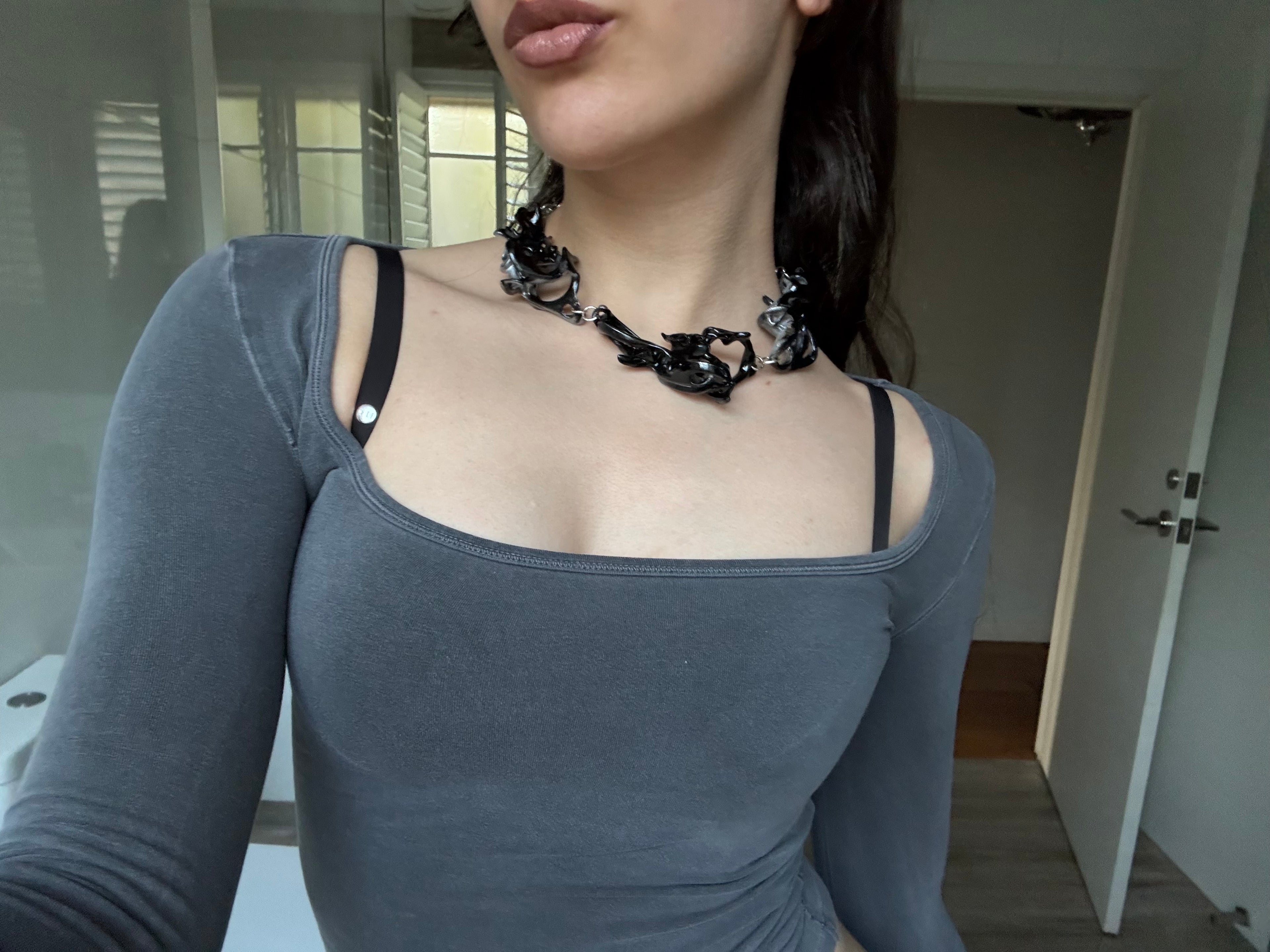 Woman wearing a black chunky necklace 