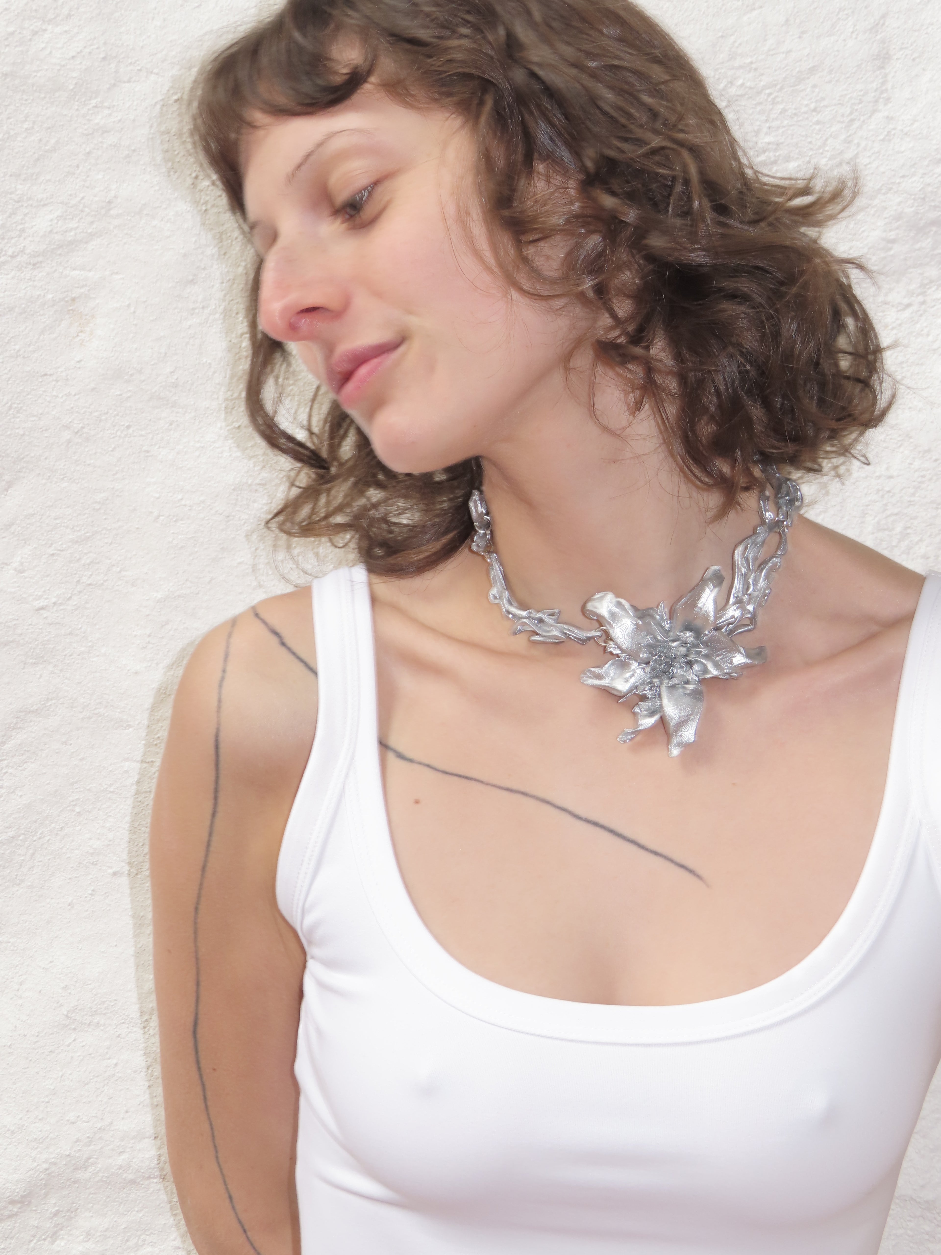 'floral κόσμος necklace' - silver