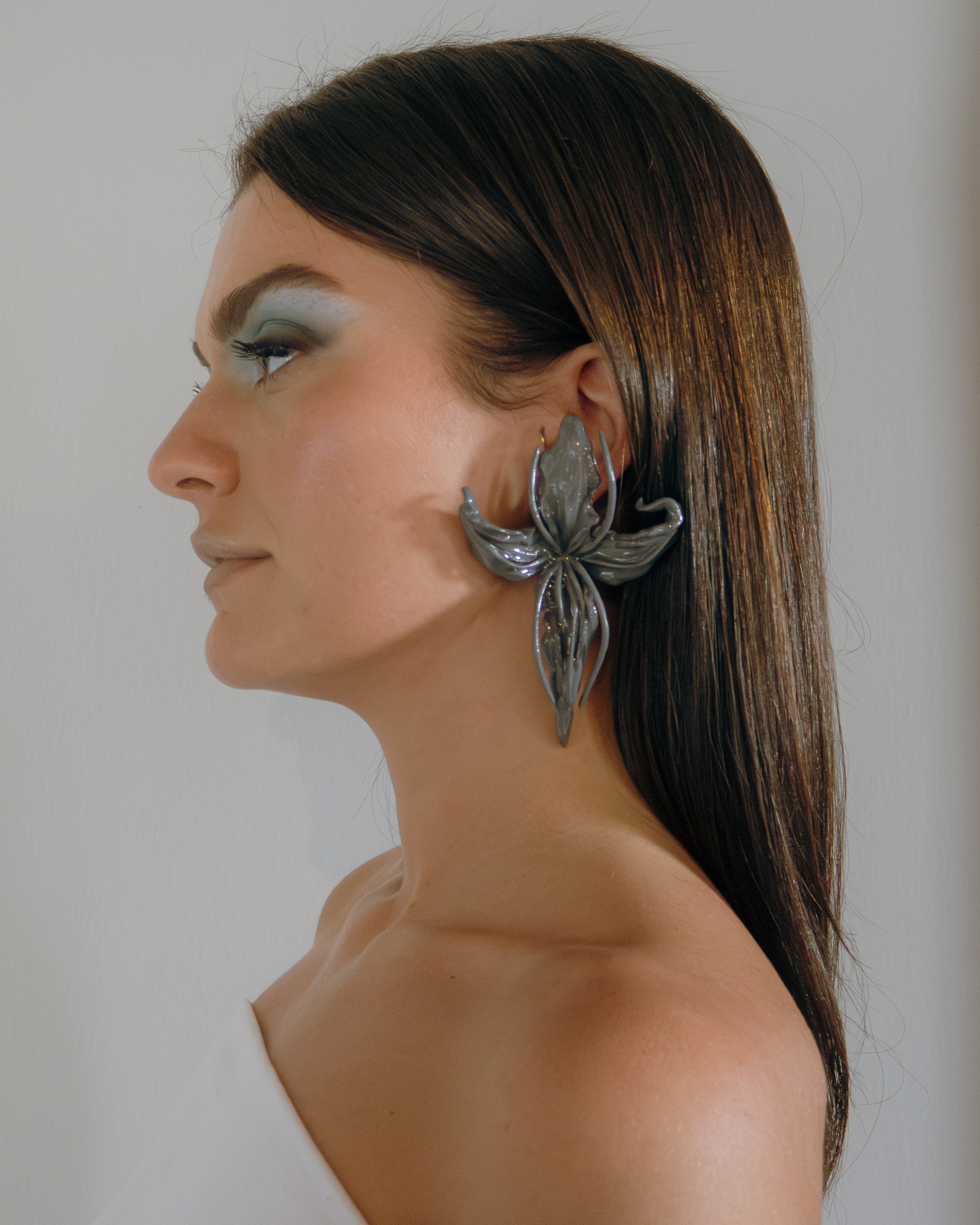 Σταύροσ Λουλούδι (cross flower) earring - τέφρα (𝘢𝘴𝘩)