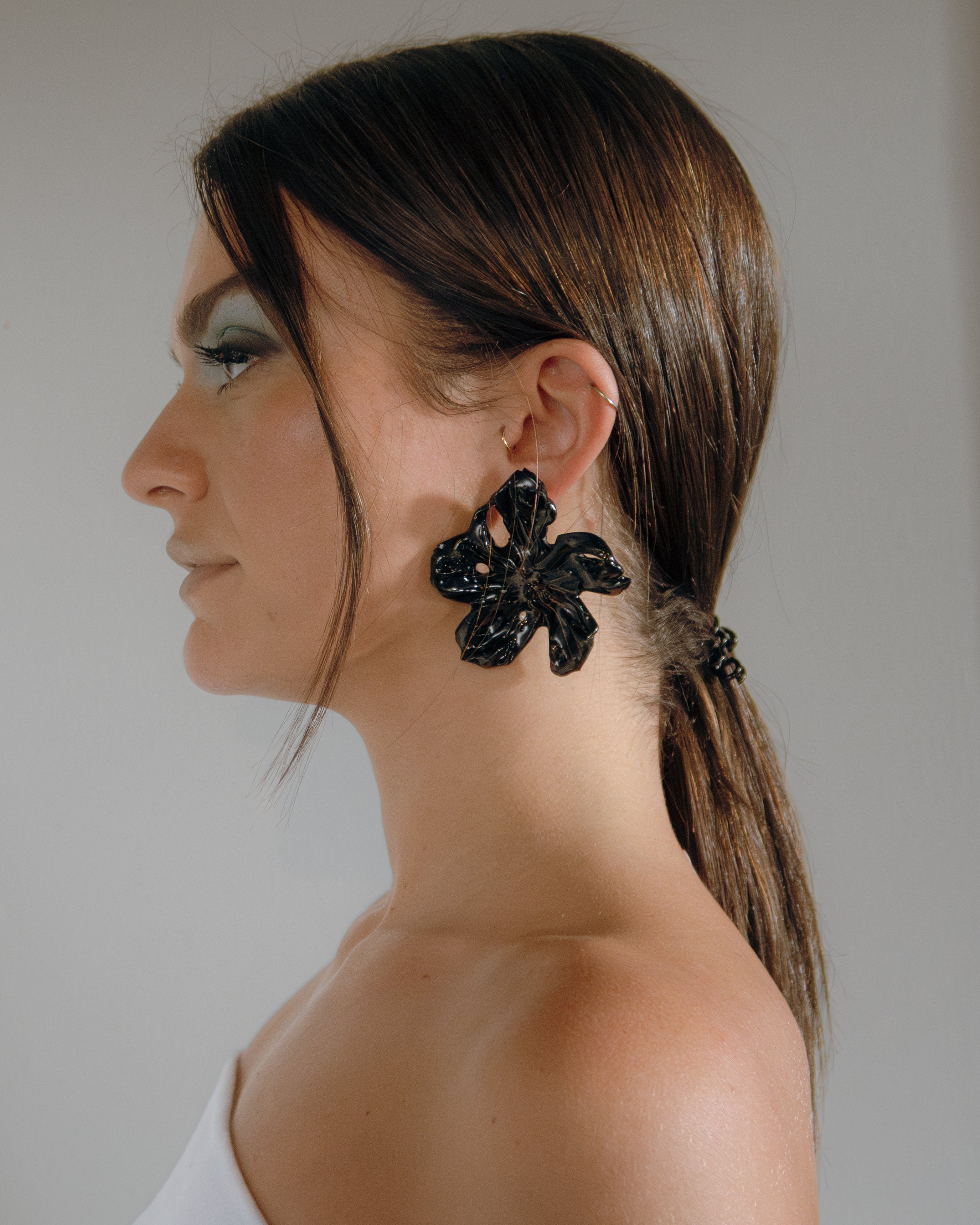 'large Noir flower earrings'