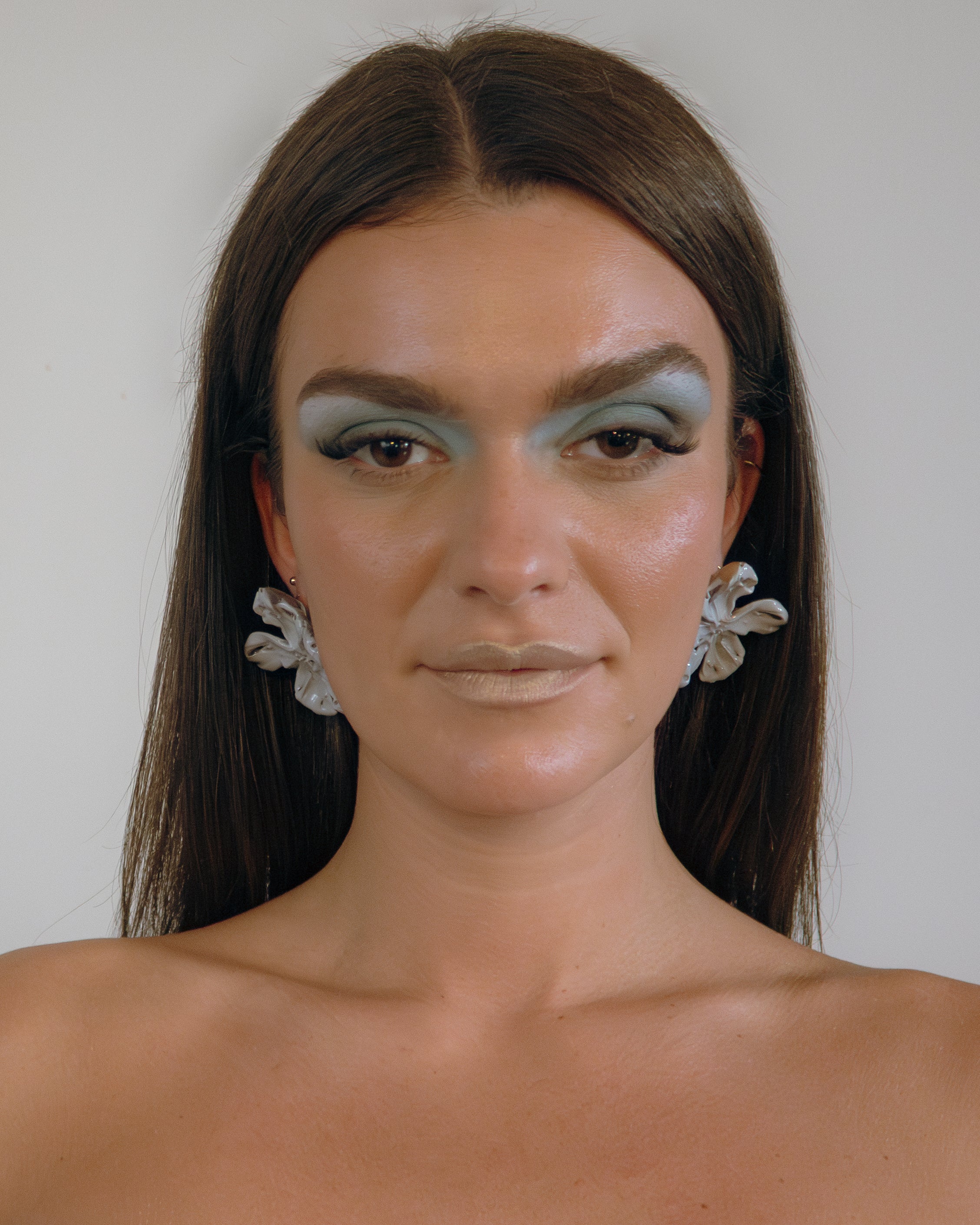 'medium γκρί (𝘨𝘳𝘦𝘺) flower earrings'