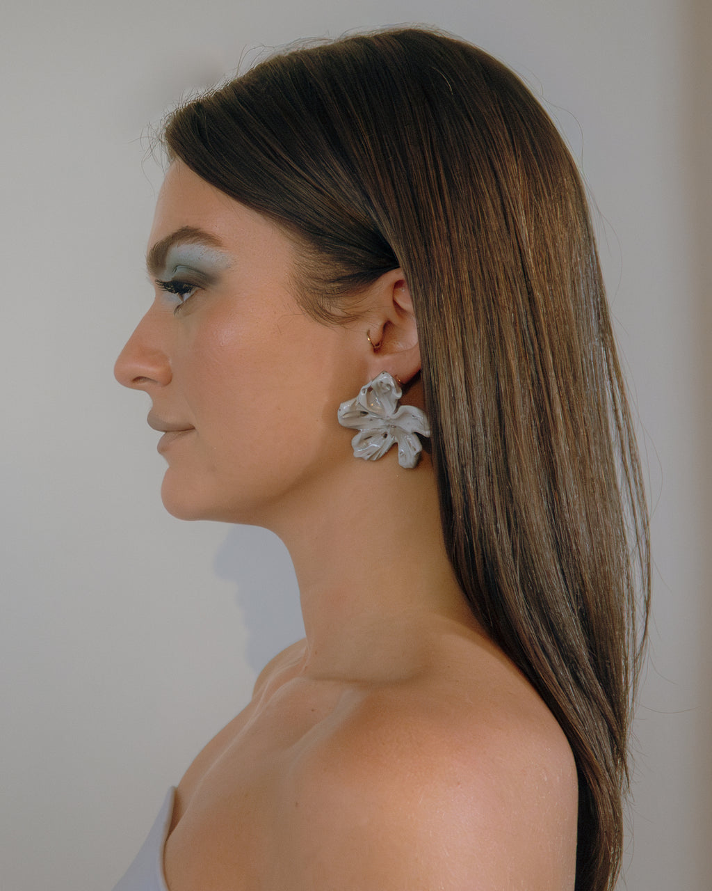 'medium γκρί (𝘨𝘳𝘦𝘺) flower earrings'