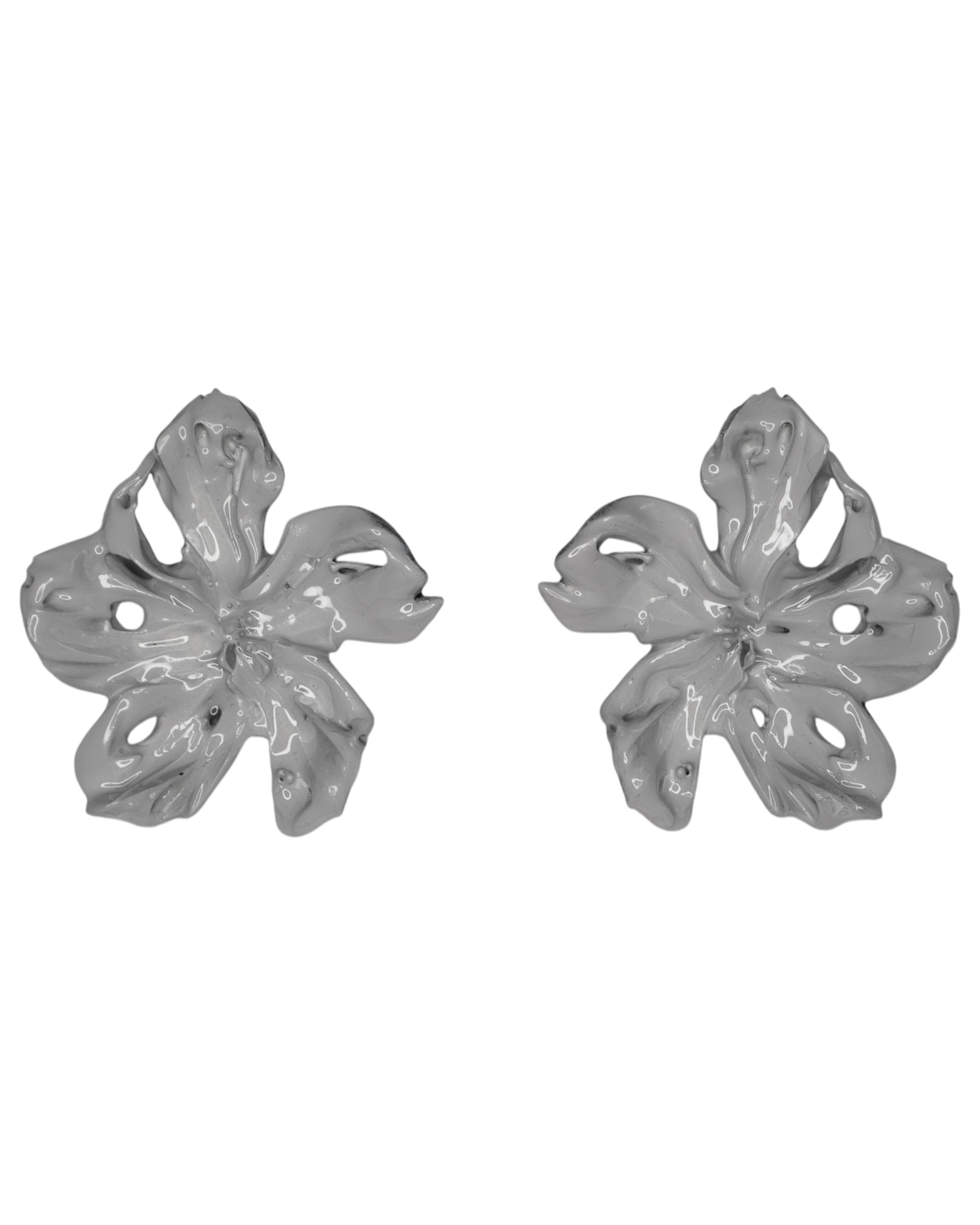 'large γκρί (𝘨𝘳𝘦𝘺) flower earrings'