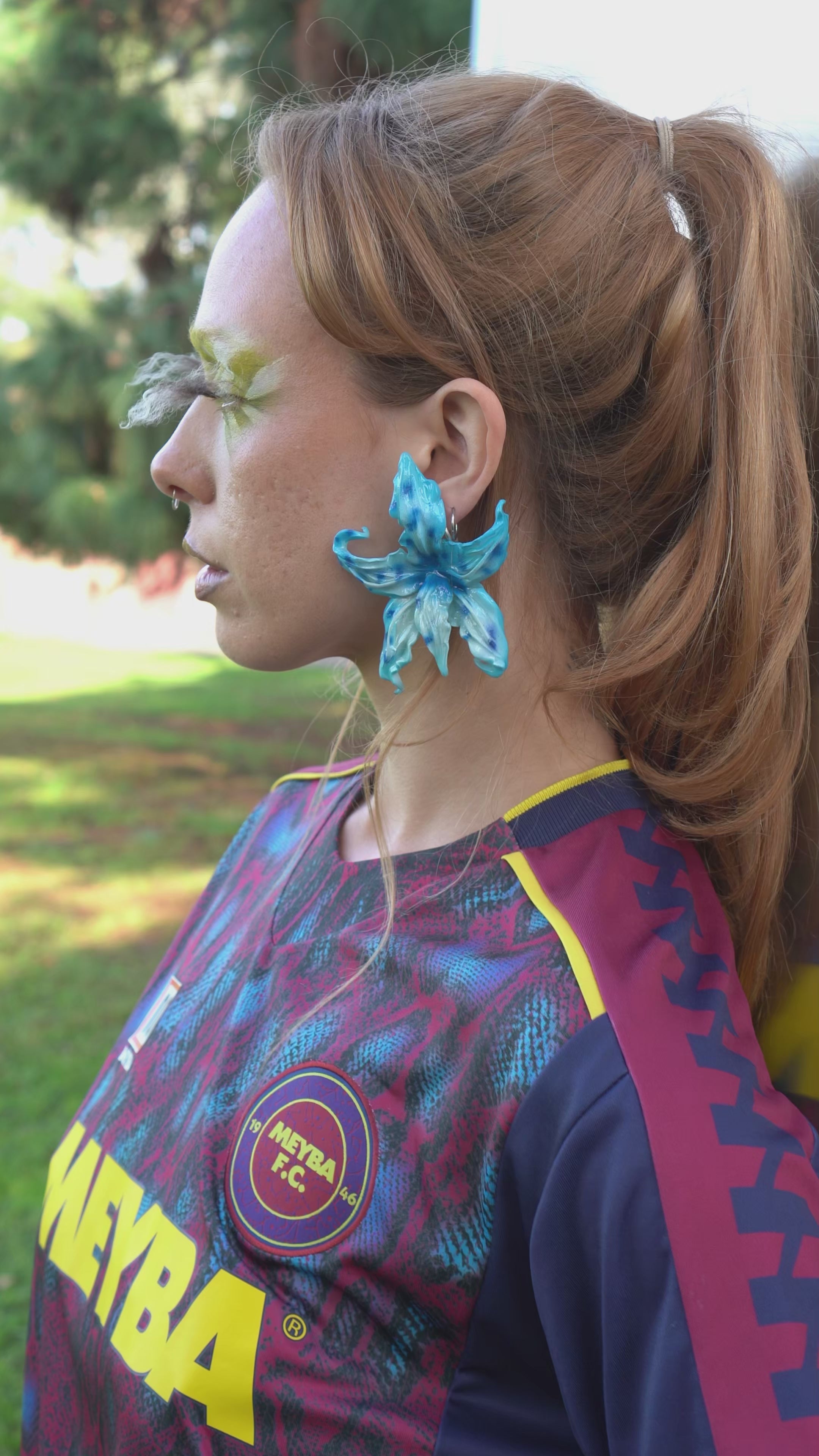Άνθη (anthi) earring - celeste y blanco